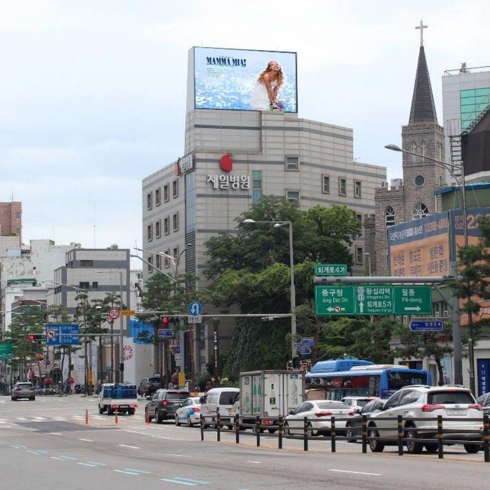 충무로 제일병원빌딩 전광판