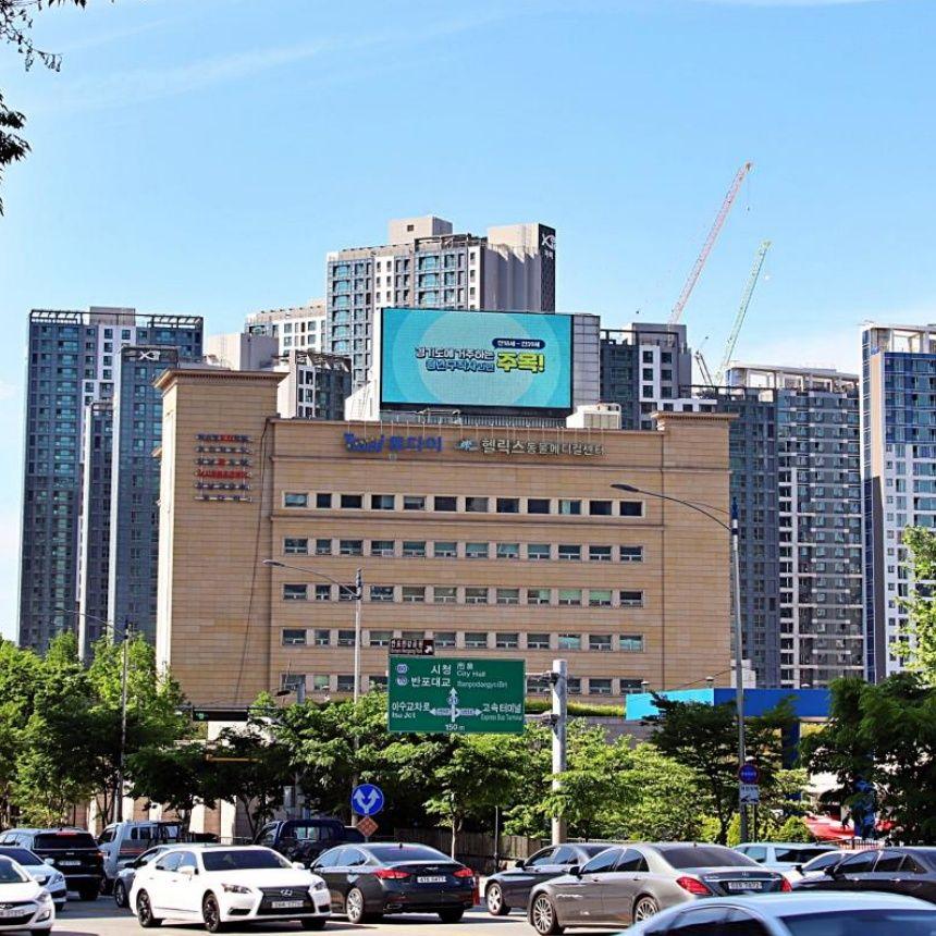 반포대로 르본시티빌딩 전광판