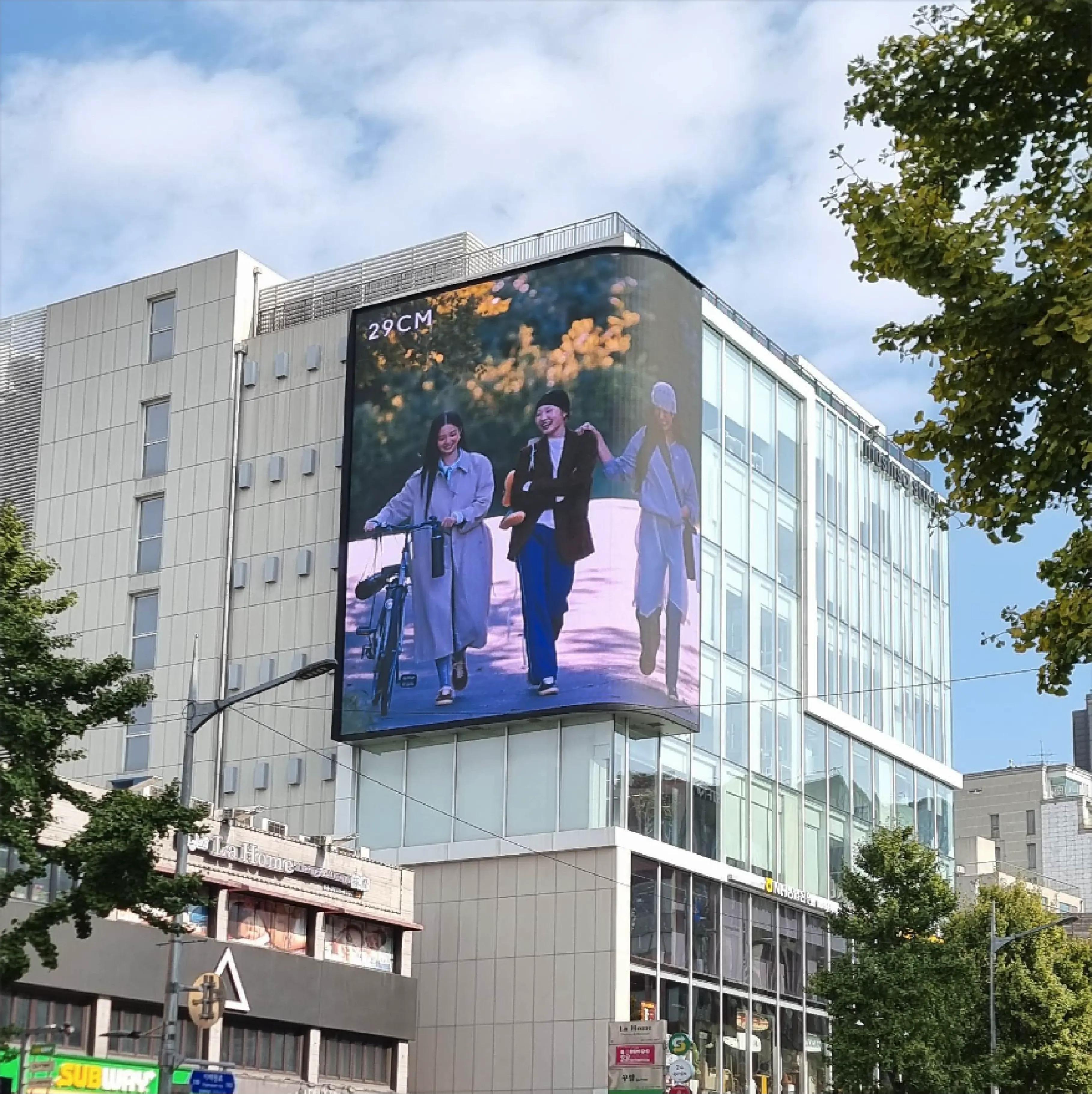 이태원 에비뉴빌딩 전광판 2